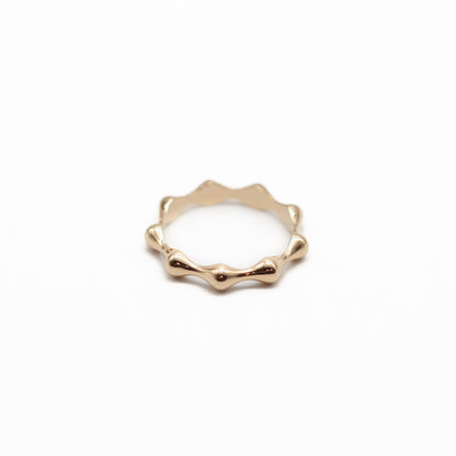 A Gold Wavy Ring