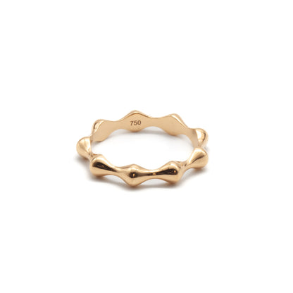 A Gold Wavy Ring